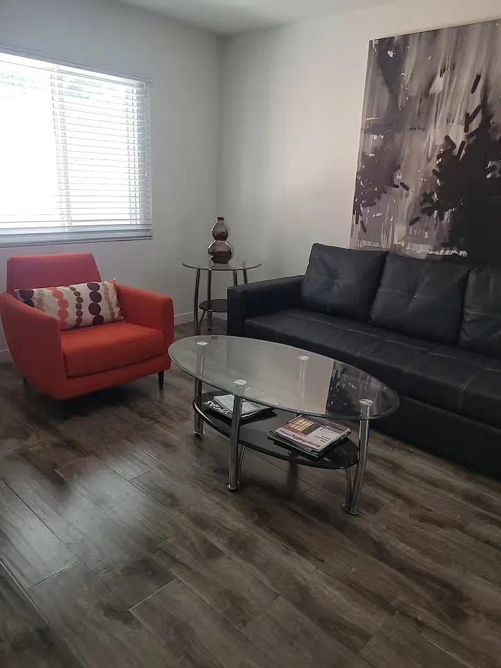 312 S Maryland Pkwy — Photo 2