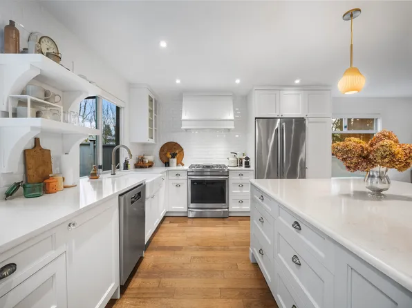 3558 Everglade Pl, North Vancouver, BC V7N 3T9