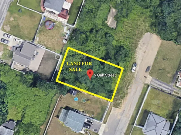 6 Oak St, Wyandanch, NY 11798