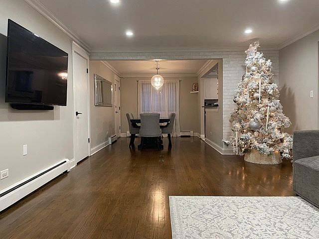 1st image of 6870 N Northwest Hwy APT 2F