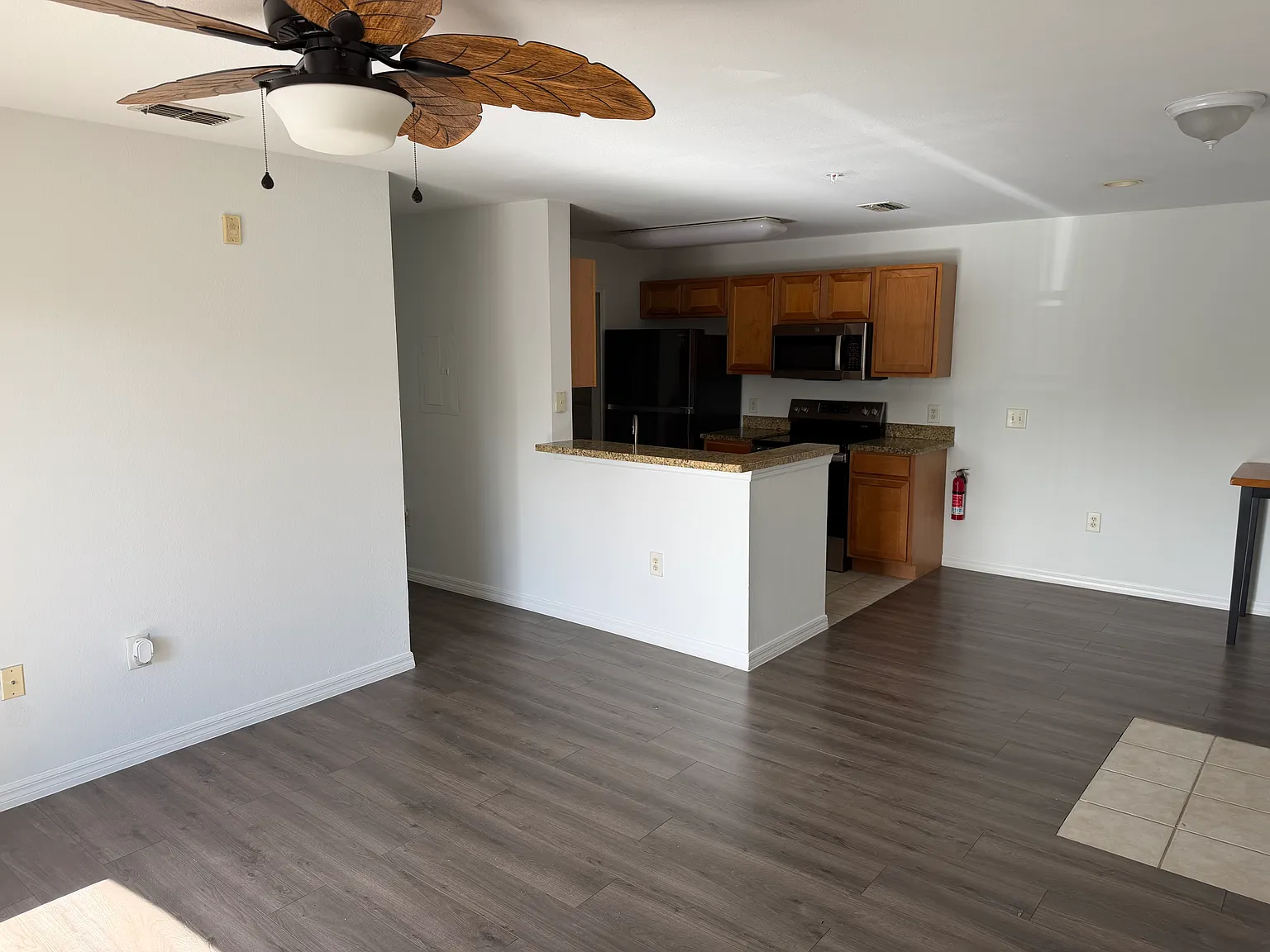 2 bed, 857 sqft, $1,400 — Photo 2