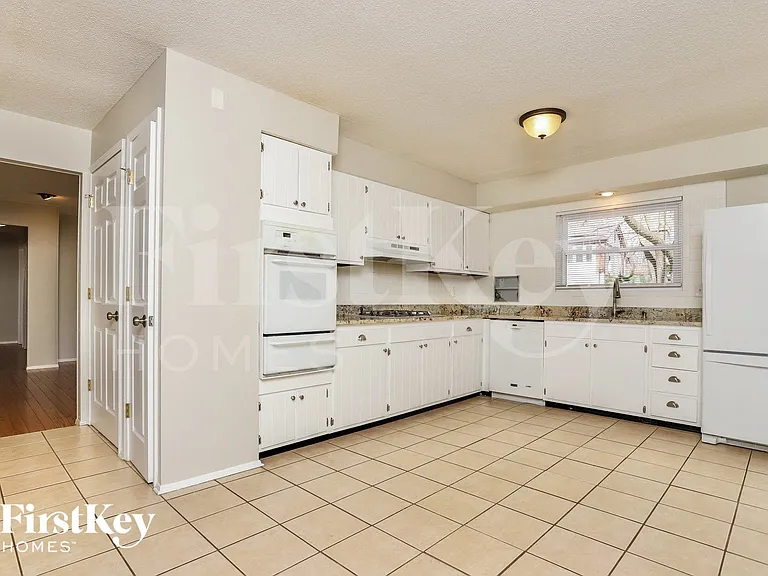 13235 Delft Dr — Photo 7