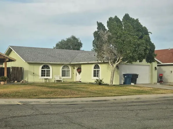 319 Roadrunner Ln, Imperial, CA 92251