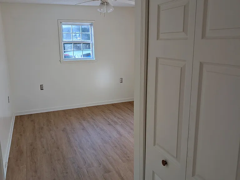 4250 Clemson Blvd — Photo 3