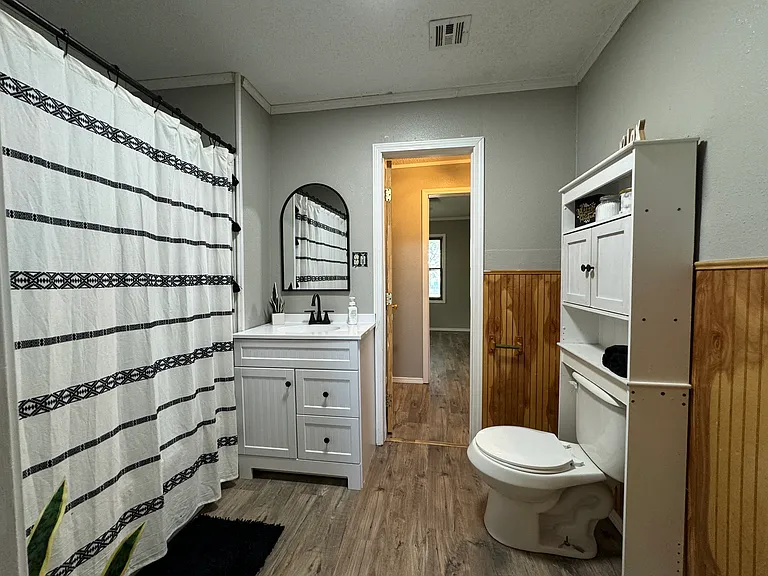 1240 E Walnut St — Photo 20