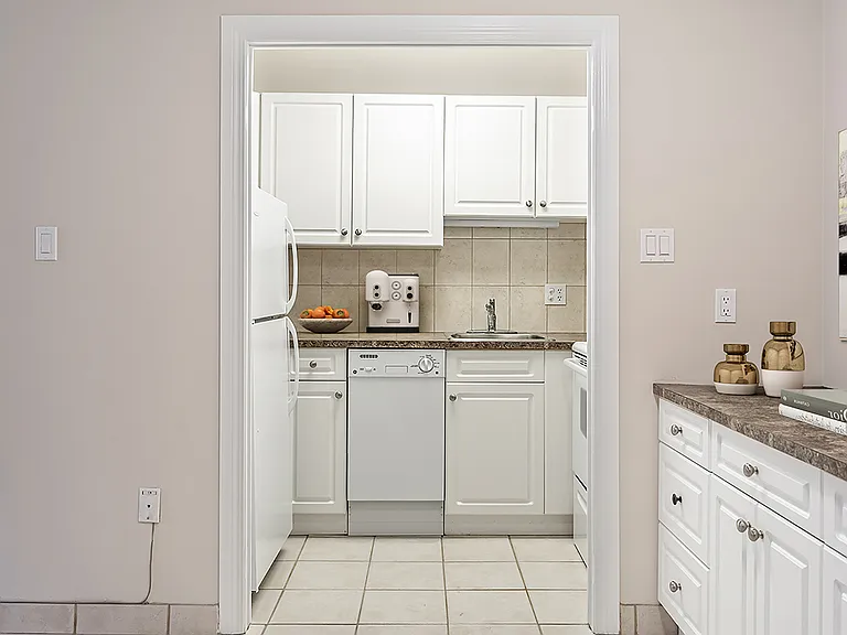104 26th Ave SW #201 — Photo 3