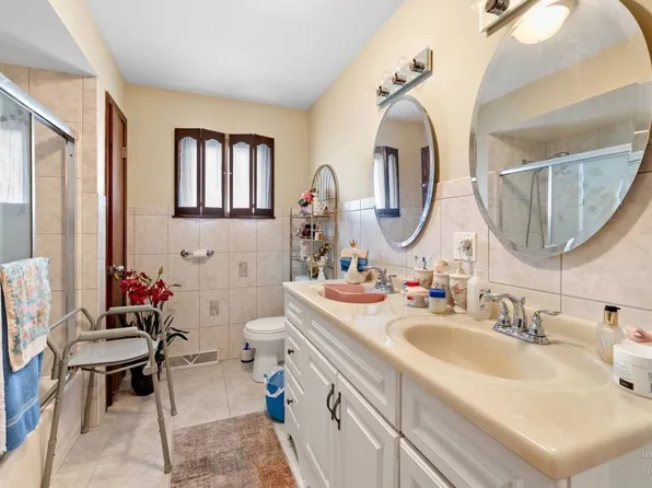 246 N Greenwood Ave, Park Ridge, IL 60068