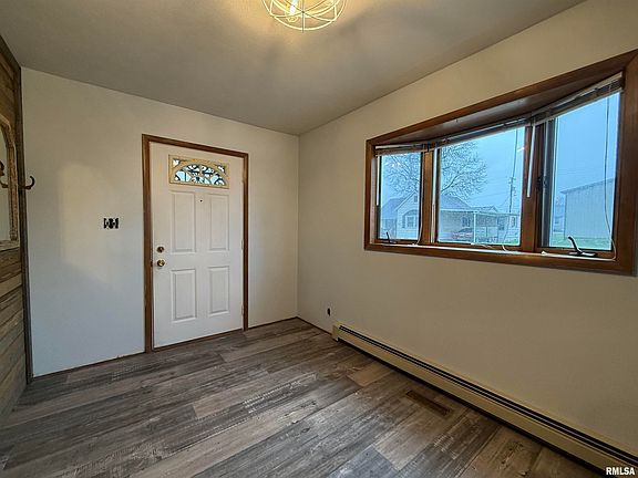 3rd image of 809 S 16th St