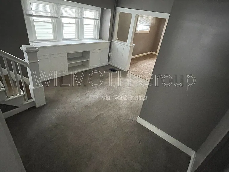 4214 E Washington St — Photo 7
