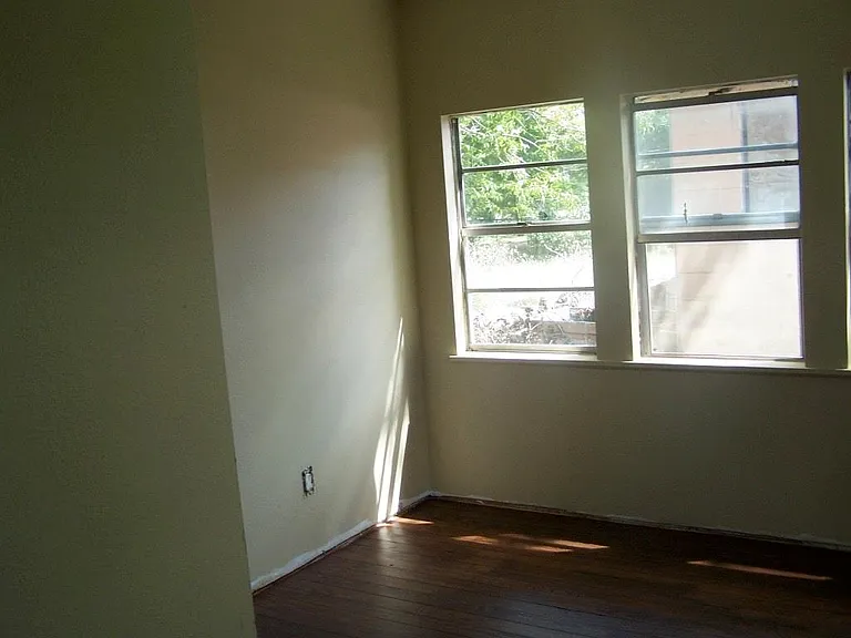 2305 Main St — Photo 8