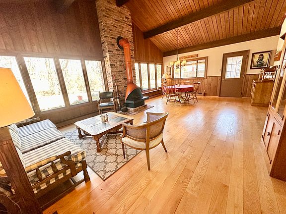 5th image of 8100 Forestview Dr