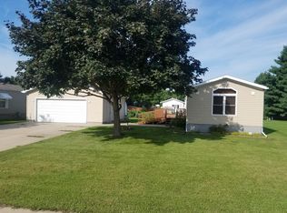 930 Peters St, Lake City, MN 55041