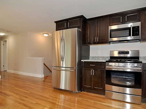 5th image of 44 Ferncrest Dr