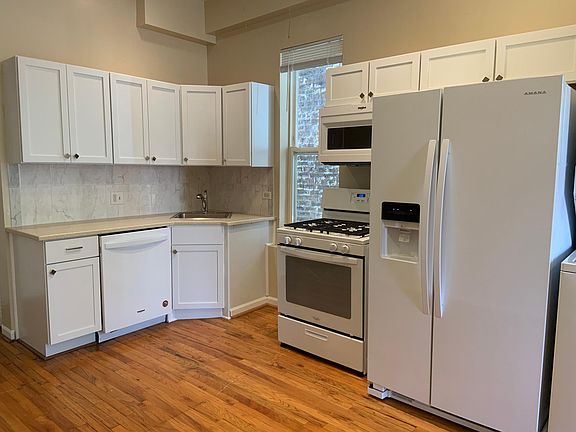 2nd image of 1327 N Oakley Blvd #1