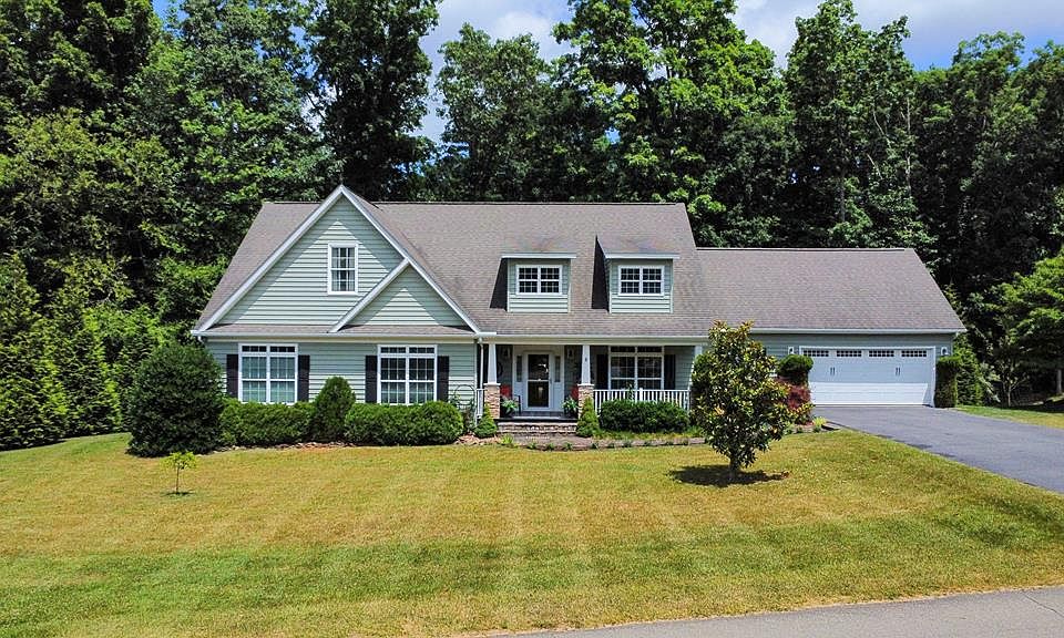 1st image of 158 Willow Bend Dr