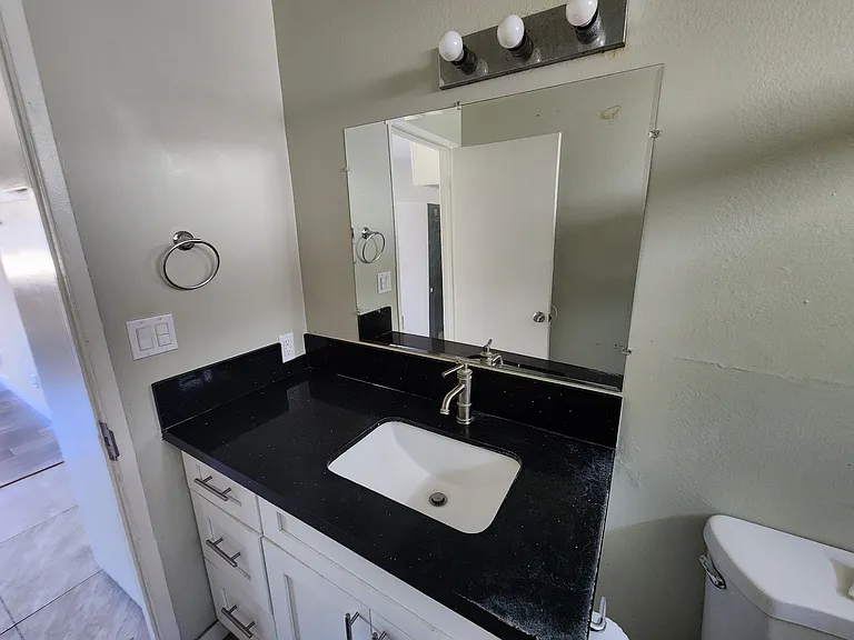 14603 Delano St #18 — Photo 8