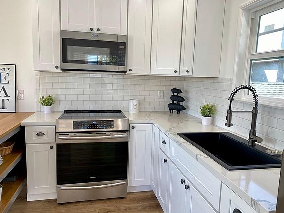 2nd image of 810 Michigan Ave #810