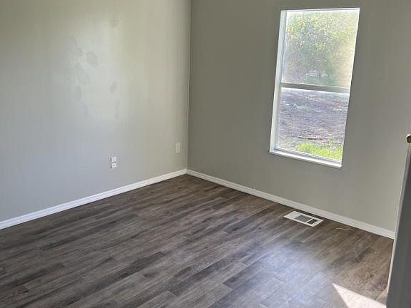 5th image of 302 Briar Oaks Dr