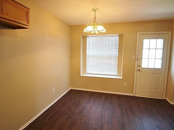 4th image of 216 Los Angeles Dr