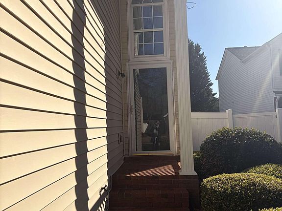 2nd image of 510 Stanford Pl