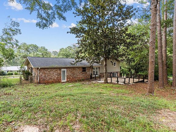 4th image of 204 Harwood Pl