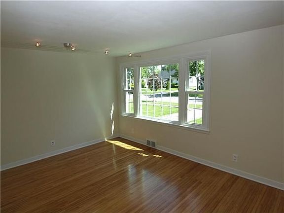 2nd image of 42 Warburton Pl