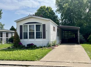 950 Springdale Ln, Dekalb, IL 60115