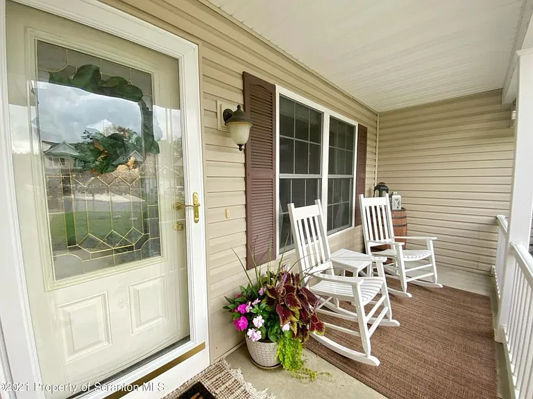 103 Wisteria Ln — Photo 4