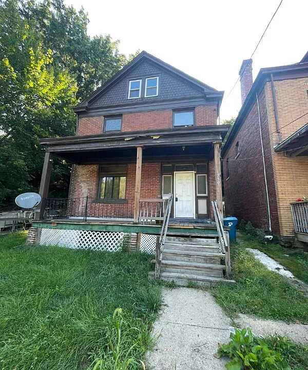1250 Blackadore Ave