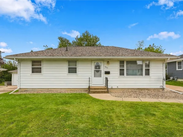 357 23rd St NW, Cedar Rapids, IA 52405