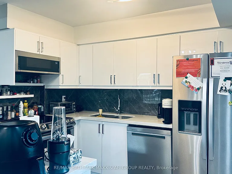 15390 Yonge St #201 — Photo 15