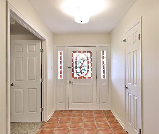 4th image of 2418 Crescent Dr