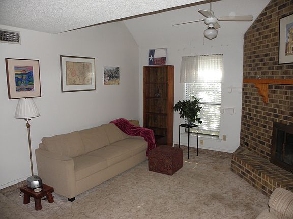 3rd image of 1901 Penbrook Dr