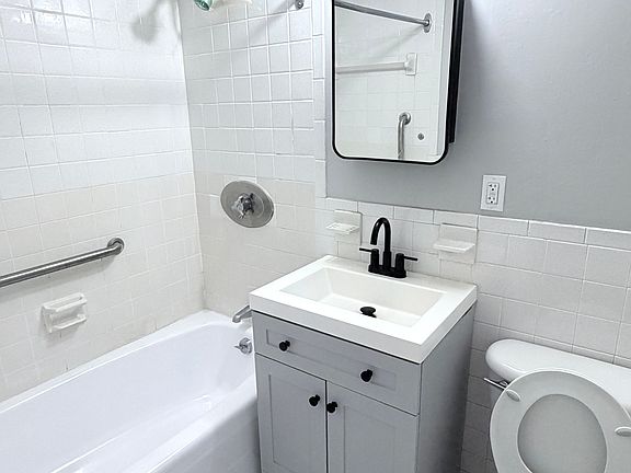 4th image of 1025 Hancock St APT 10B
