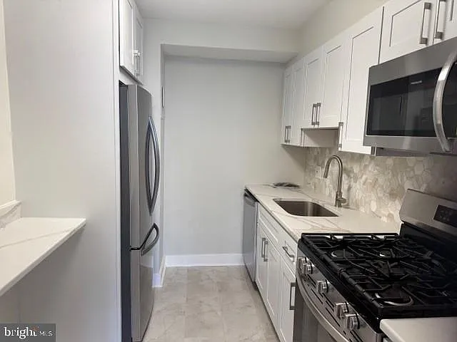 604 S Washington Sq #36-1611 — Photo 4