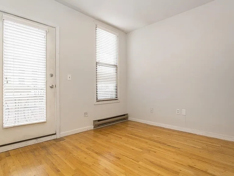 509 Monroe St #4R — Photo 9
