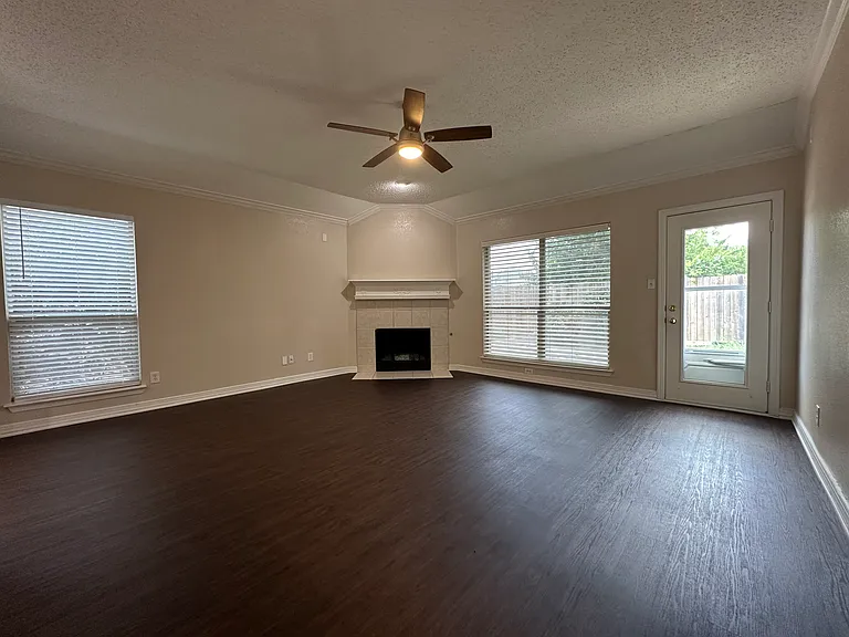8399 Biscayne St — Photo 9