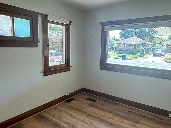 3rd image of 609 E Browning Ave