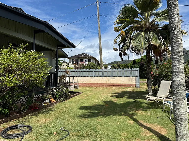 Front yard for tenants private use.