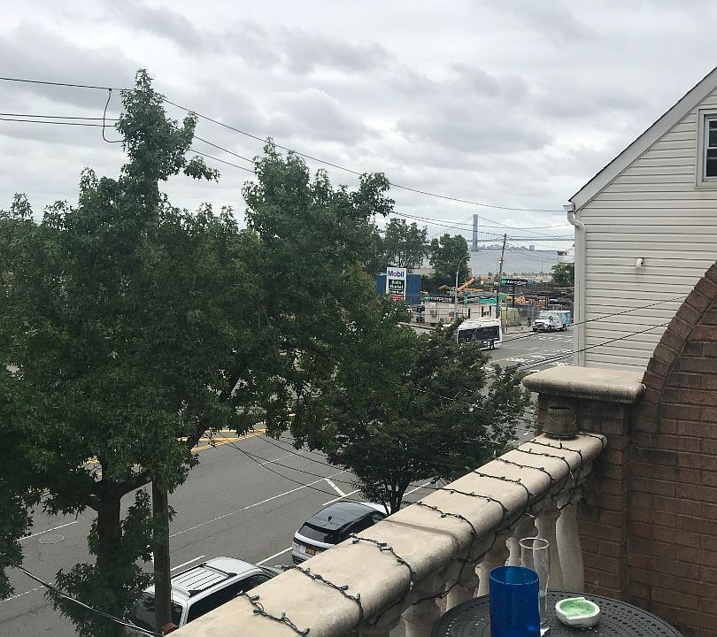 2nd image of 224 Bay St
