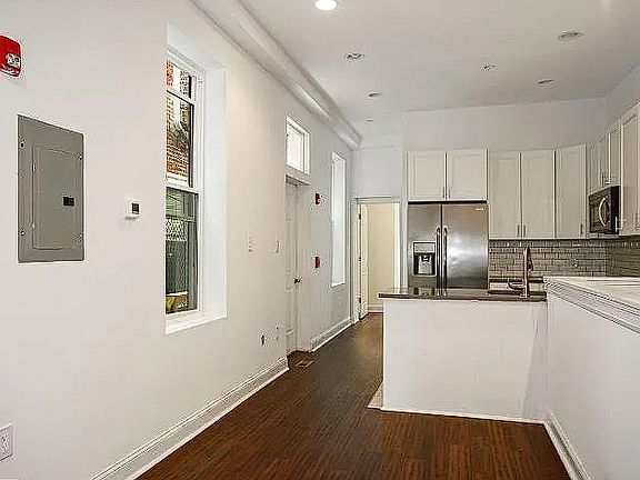 3rd image of 1824 W Girard Ave APT 1