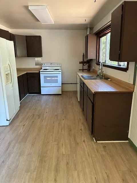 3 bed, 1300 sqft, $2,400 — Photo 3