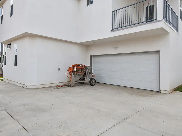 513 S Oak St — Photo 27