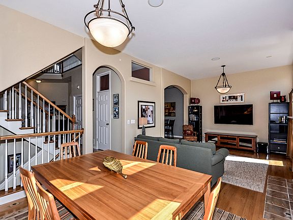 4th image of 927 W Andover Ct #71