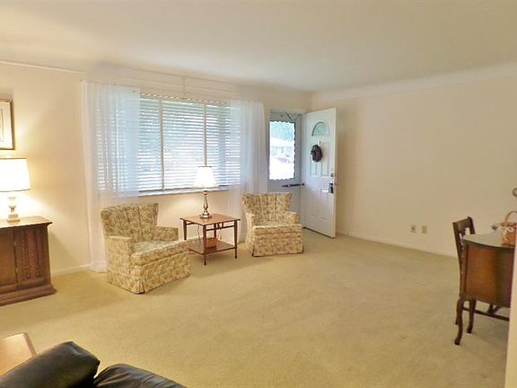 4th image of 4028 Westwood Northern Blvd