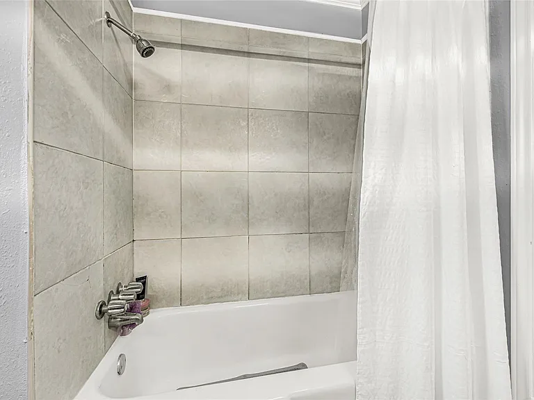 1111 Belaya Ln — Photo 24