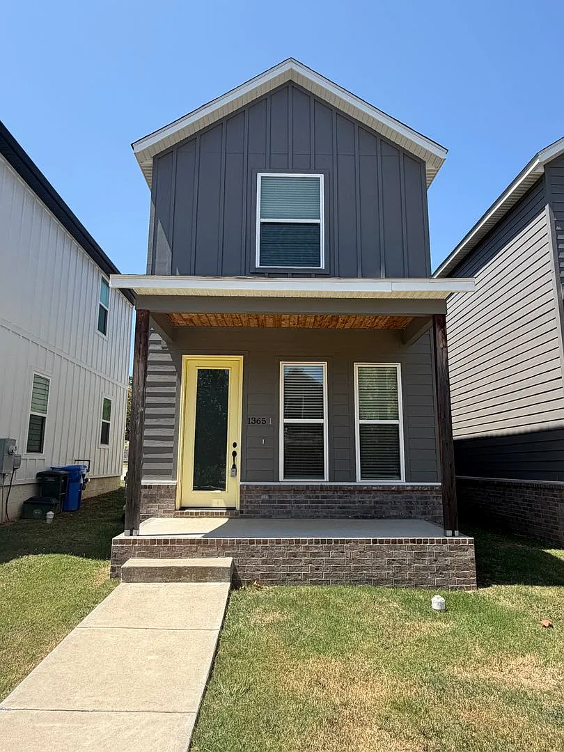 Beautiful Modern Home For Rent Near the UofA! — Photo 1