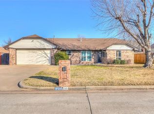 2613 S Lawn Dr, El Reno, OK 73036