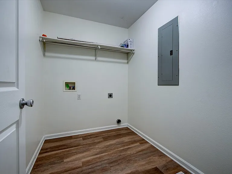 328 Cain Rd — Photo 21