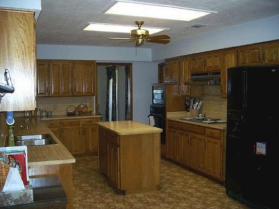 5th image of 1304 Oakhurst Dr